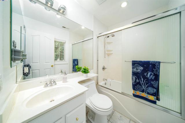 37621 Glenmoor Dr, Fremont CA: https://media.crmls.org/mediaz/960161e3-75b7-4543-81d9-fcfa063f41d4.jpg