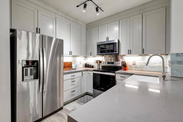 1601 India St, San Diego CA: https://media.crmls.org/mediaz/9601e92d-51a7-4d28-adf2-e6eb9e9e0e54.jpg
