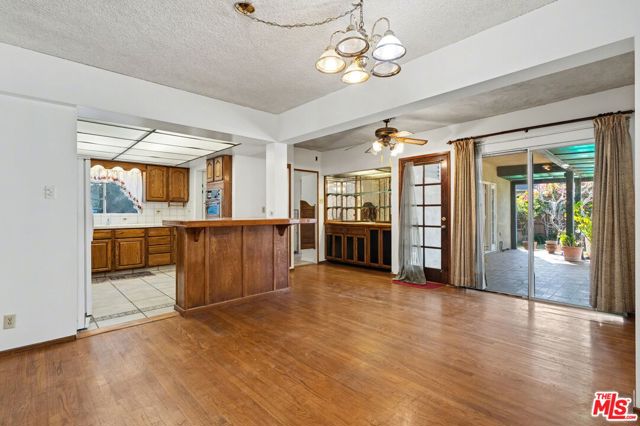 1314 Palms Boulevard, Venice CA: https://media.crmls.org/mediaz/96023b12-a000-4dd6-8afa-2b085807ab19.jpg