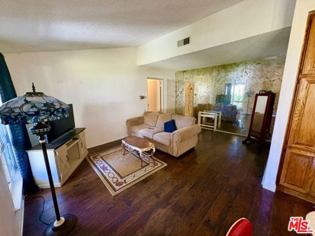 2 Bed Home for Sale in Newhall, California
