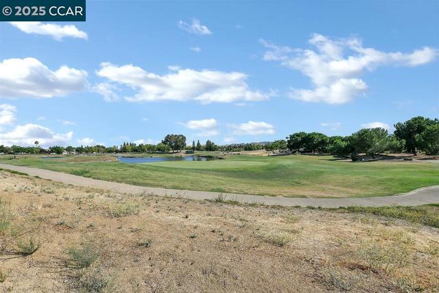 2560 Risebridge Ct, Brentwood CA: https://media.crmls.org/mediaz/9602cd03-9045-4ba9-a541-8daa25849e60.jpg