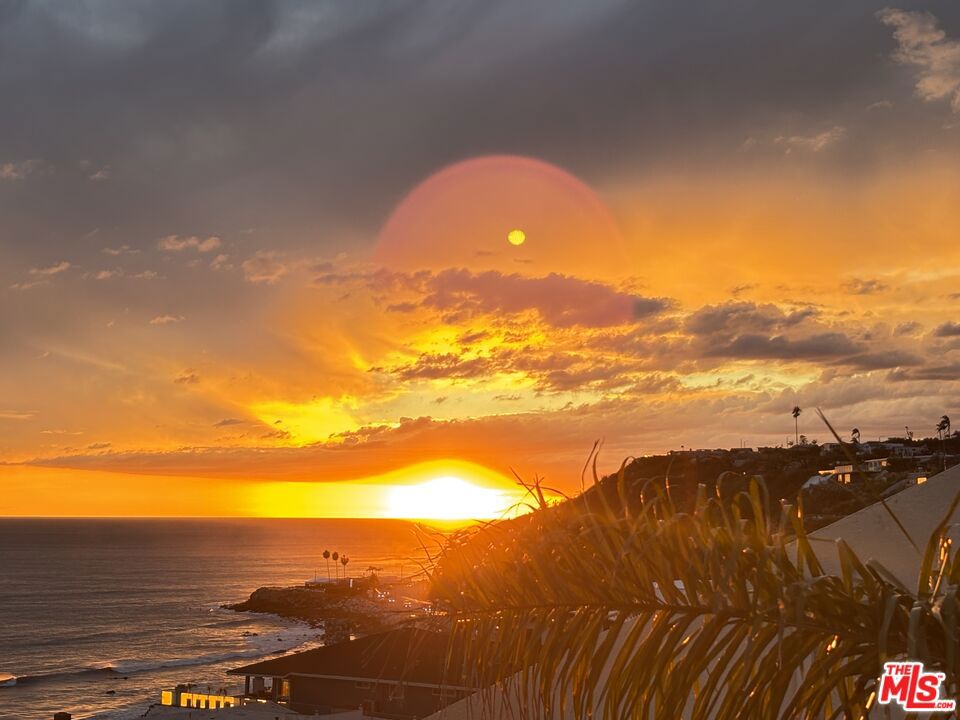 https://media.crmls.org/mediaz/9603850e-e20e-44ac-af12-1b4b2607bd91.jpg?preset=X-Large