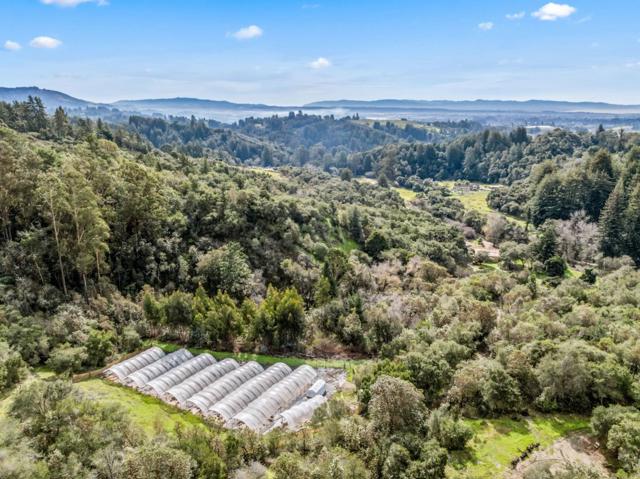 530 Apple Valley Lane, Watsonville CA: https://media.crmls.org/mediaz/960392b9-ddfd-467c-95cf-00d805797bc8.jpg