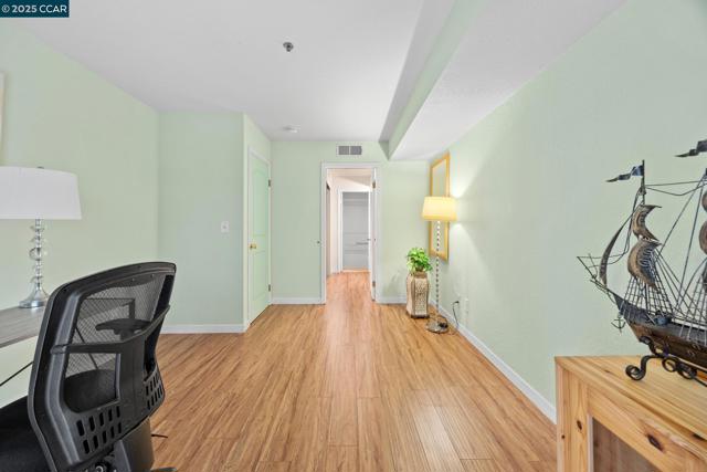 535 Pierce St, Albany CA: https://media.crmls.org/mediaz/9603c702-4cbc-4537-8f17-1b3e0a30b63b.jpg