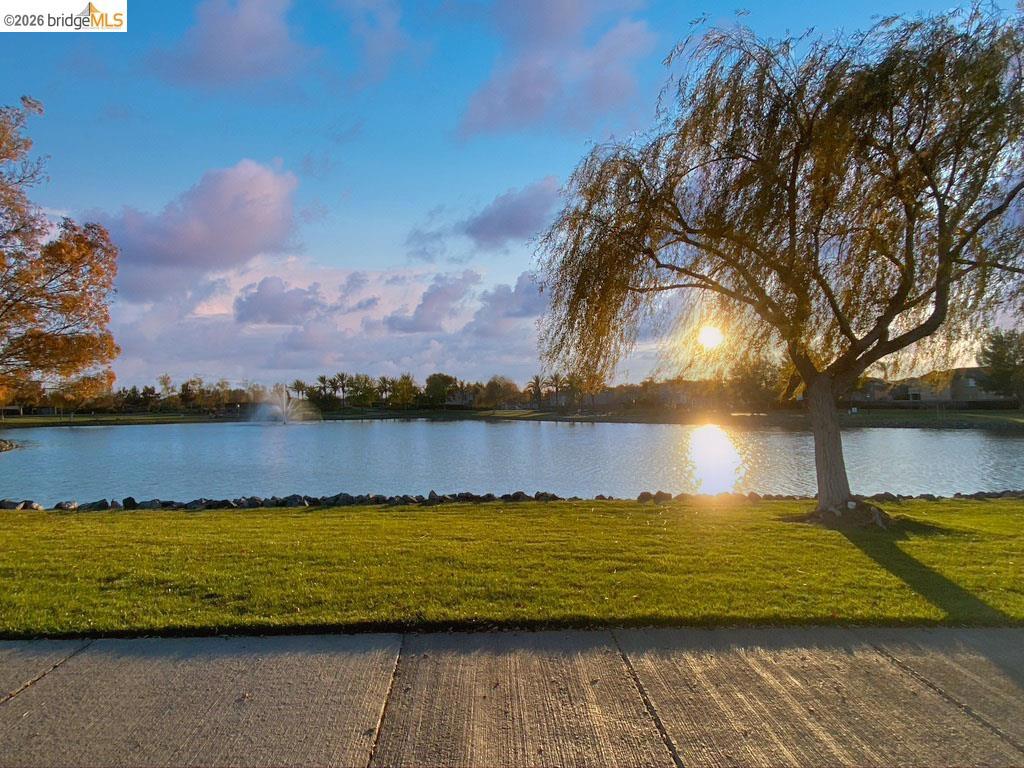 https://media.crmls.org/mediaz/9603e2dc-2e2b-4e35-8afe-4bbd41615f0f.jpg?preset=X-Large