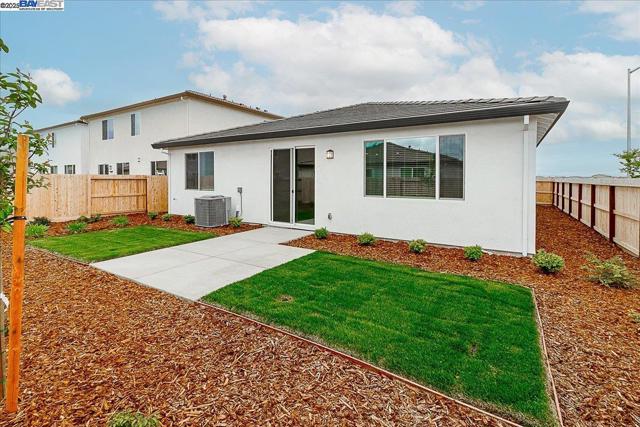 1710 Yukon Territory Ave, Manteca CA: https://media.crmls.org/mediaz/96044c58-7d48-490f-8db9-8e69b11a792a.jpg