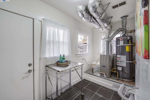 1510 Burbeck Ave, Richmond CA: https://media.crmls.org/mediaz/96048112-a929-4a72-a147-d43dc4deefc7.jpg