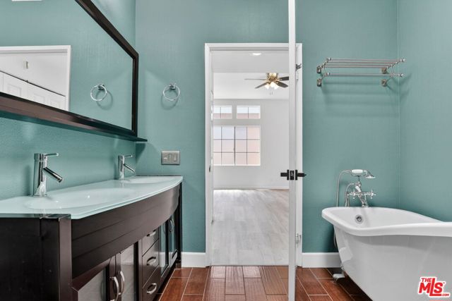 11112 La Maida Street, 14 photo 9