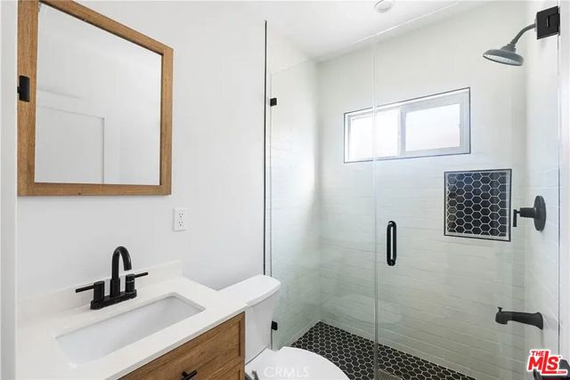 935 E Fairview Boulevard, Inglewood CA: https://media.crmls.org/mediaz/96057dcd-ae81-4b92-89d5-2149e0772990.jpg