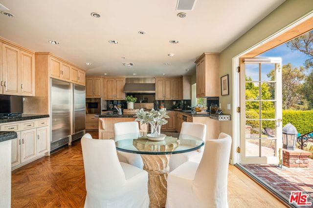 10820 Ambazac Way, Los Angeles CA: https://media.crmls.org/mediaz/96058aa8-a96c-420f-a177-c33ef0b2d8f8.jpg