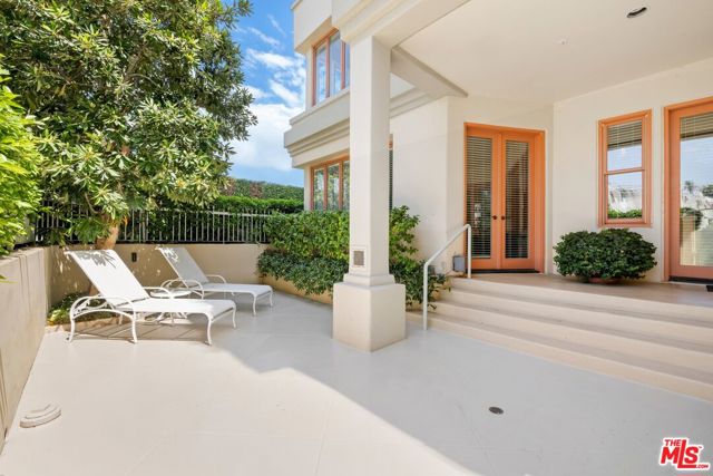 603 Ocean Avenue, Santa Monica CA: https://media.crmls.org/mediaz/9606c07e-17d3-4fed-8545-0485c914f5b0.jpg