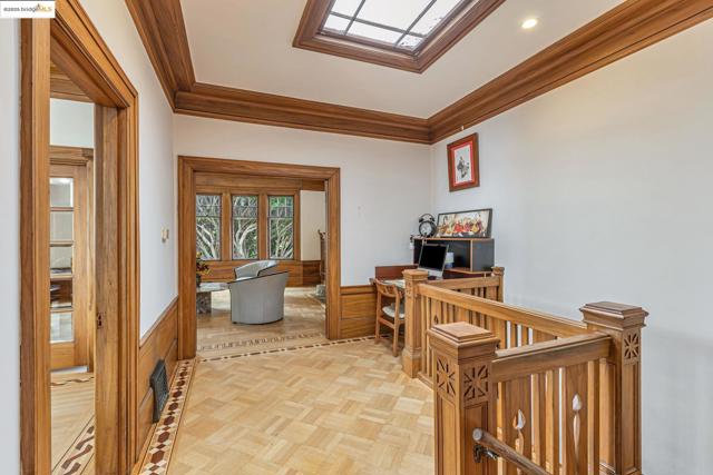 2033 Clement St, San Francisco CA: https://media.crmls.org/mediaz/9607687e-378a-412b-9869-008603122e8c.jpg