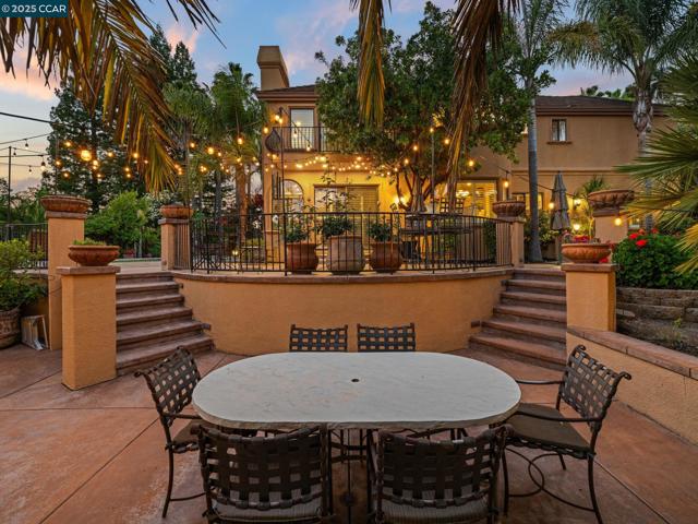 4640 Kingswood Dr, Danville CA: https://media.crmls.org/mediaz/9607dfca-08d2-47a4-9309-05e02db47ec7.jpg