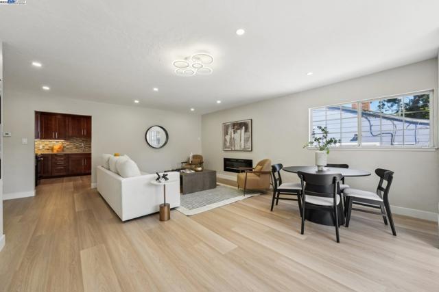 431 Alameda De Las Pulgas, Redwood City CA: https://media.crmls.org/mediaz/9608d5c0-729a-4b82-8d9d-efed532bfb6d.jpg