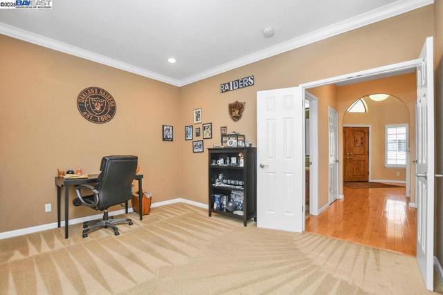 5160 Edgeview Dr, Discovery Bay CA: https://media.crmls.org/mediaz/9609063f-33ac-4e12-ad23-561bf16ad956.jpg