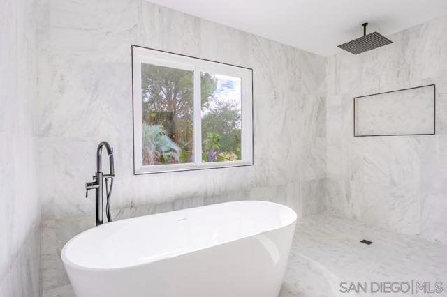 3302 Vista Rocosa, Escondido CA: https://media.crmls.org/mediaz/9609891e-d2a3-46a5-82a7-5bbb93c2300a.jpg