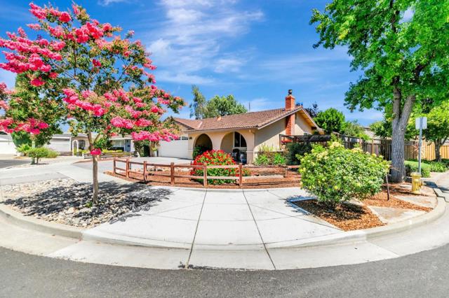 1351 Scossa Avenue, San Jose CA: https://media.crmls.org/mediaz/9609af6e-6f2b-45c0-bbe9-135b22ef2cc2.jpg