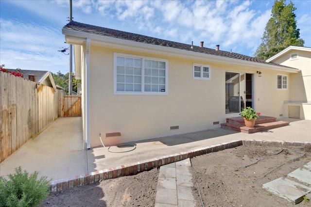 670 Van Buren Circle, Monterey CA: https://media.crmls.org/mediaz/960a3ecd-d65e-453a-94b1-ee7c5603a924.jpg