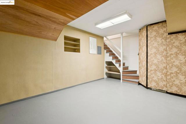 2250 Bywood Dr, Oakland CA: https://media.crmls.org/mediaz/960aa1d9-efe1-49a5-b977-1c3ed3a48c65.jpg