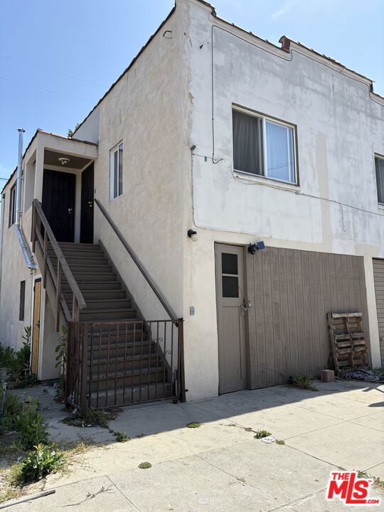 2320 W 25th Street, Los Angeles CA: https://media.crmls.org/mediaz/960ab2f4-9bf6-4387-8ca9-aa6c2fb29088.jpg