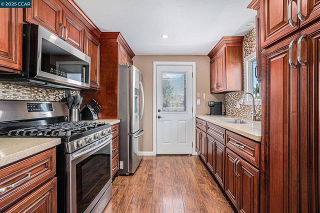 75 E Bolton Rd, Oakley CA: https://media.crmls.org/mediaz/960b59f5-9a6f-4d0f-855d-ae345a602820.jpg
