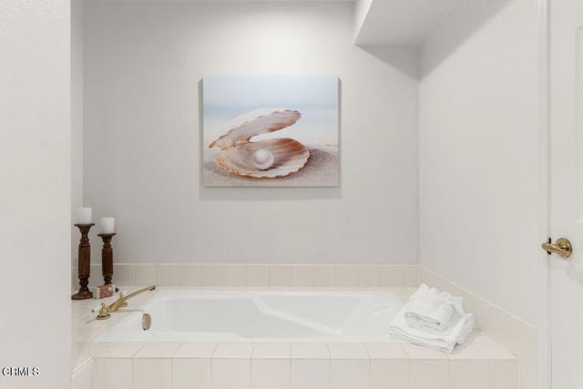 Detail Gallery Image 16 of 28 For 238 Camino Toluca, Camarillo,  CA 93010 - 2 Beds | 2/1 Baths