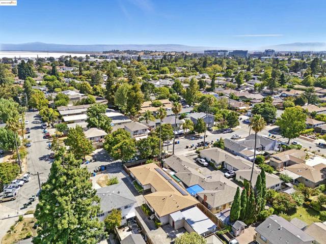 3464 Michael Dr, Redwood City CA: https://media.crmls.org/mediaz/960cc334-6291-4249-97f1-f807132171a2.jpg