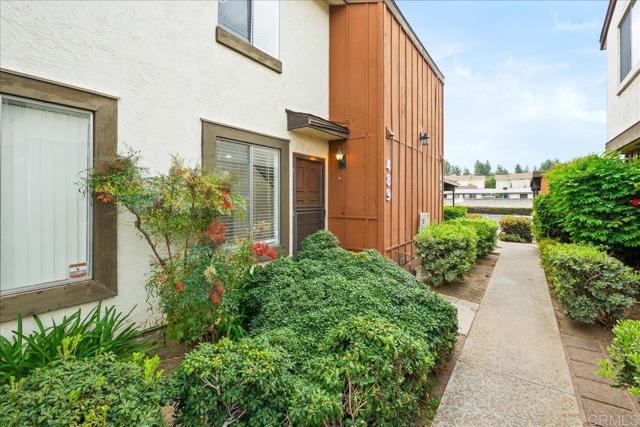 Detail Gallery Image 3 of 23 For 489 S Lincoln Ave, El Cajon,  CA 92020 - 2 Beds | 1/1 Baths