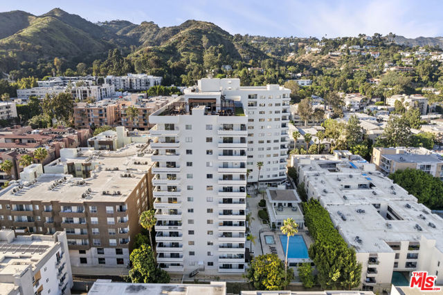 7250 Franklin Avenue, Los Angeles CA: https://media.crmls.org/mediaz/960d8f0a-b664-41ed-997a-c8f7b0f862ce.jpg