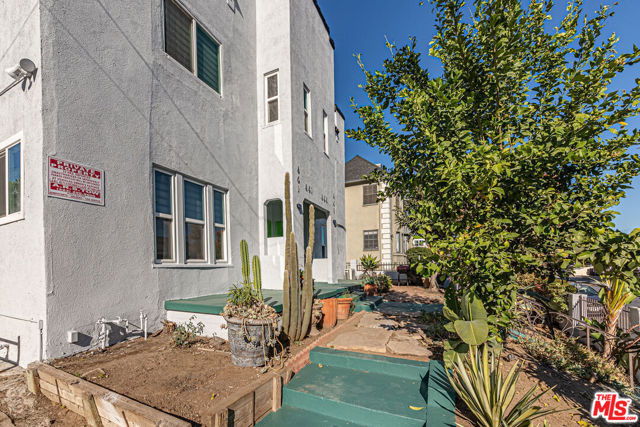 801 N Alexandria Avenue, Los Angeles CA: https://media.crmls.org/mediaz/960d99ed-544b-499d-9d49-3c1e418b7c9f.jpg