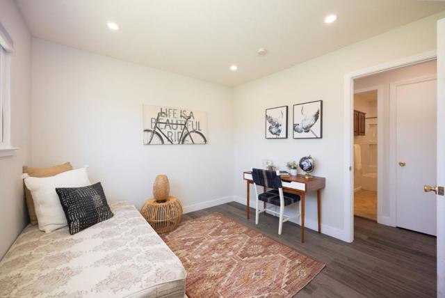 1026 Suzanne Court, Half Moon Bay CA: https://media.crmls.org/mediaz/960db3f3-b4b7-46ae-a3eb-5f20fd38c2eb.jpg