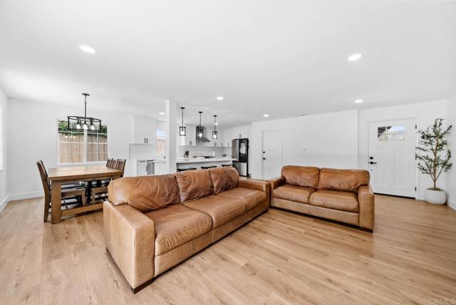 Detail Gallery Image 8 of 65 For 6461 Beaver Lake Ct, San Diego,  CA 92119 - 3 Beds | 2 Baths