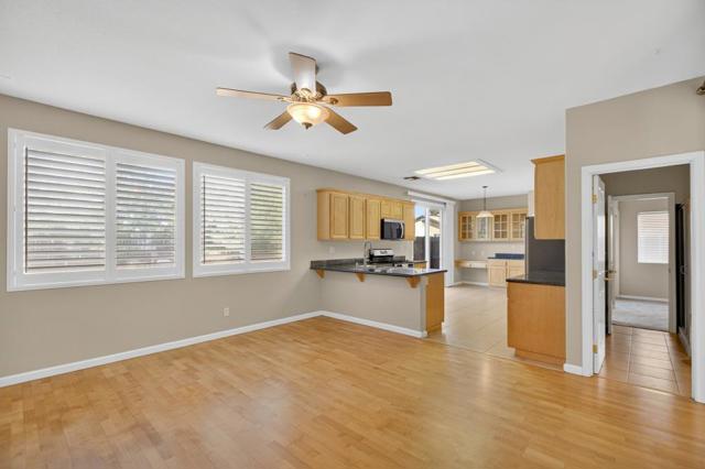 5817 Spring Flower Drive, Elk Grove CA: https://media.crmls.org/mediaz/960e2b0b-dd89-44eb-b864-7e45a98219aa.jpg