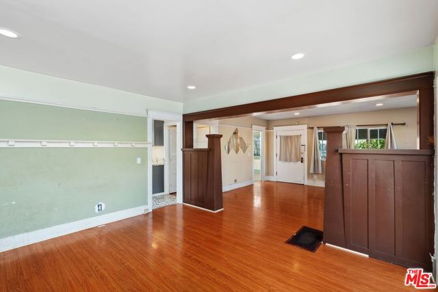 4812 Arlington Avenue, Los Angeles CA: https://media.crmls.org/mediaz/960e5195-f2e1-47e6-8649-cf74e5d9541a.jpg