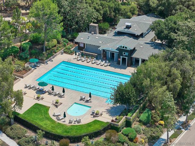 7319 Paseo Capuchina, Carlsbad CA: https://media.crmls.org/mediaz/960e5250-7dca-49f6-9a6e-989f5ac90de7.jpg