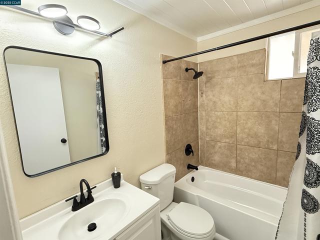 457 La Jolla St, Vallejo CA: https://media.crmls.org/mediaz/960e96ce-bc63-4aa2-92f4-2e9f42cb8b3d.jpg