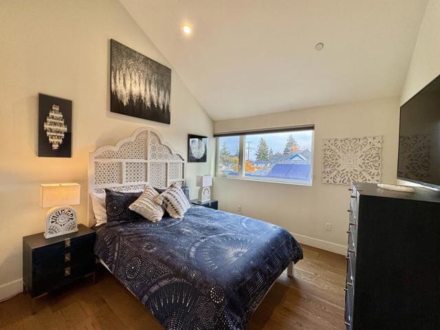 16 Hillview Avenue, Redwood City CA: https://media.crmls.org/mediaz/960eabe3-3963-4652-a05e-f6dbd8a426f6.jpg