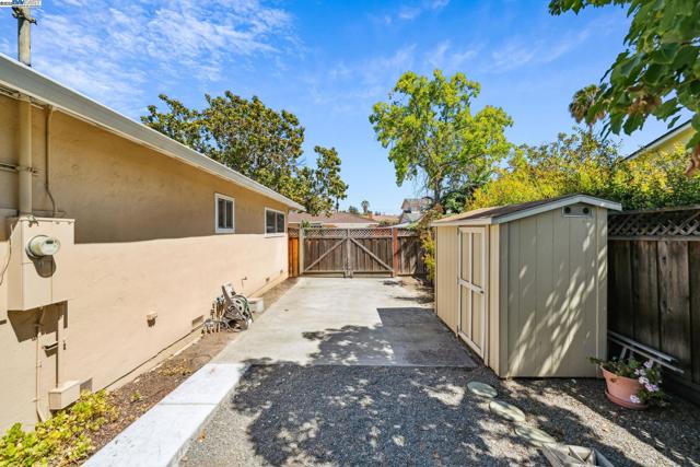 2082 Boxwood Way, Fremont CA: https://media.crmls.org/mediaz/960eac3c-e33c-4929-8107-f409a839dacc.jpg