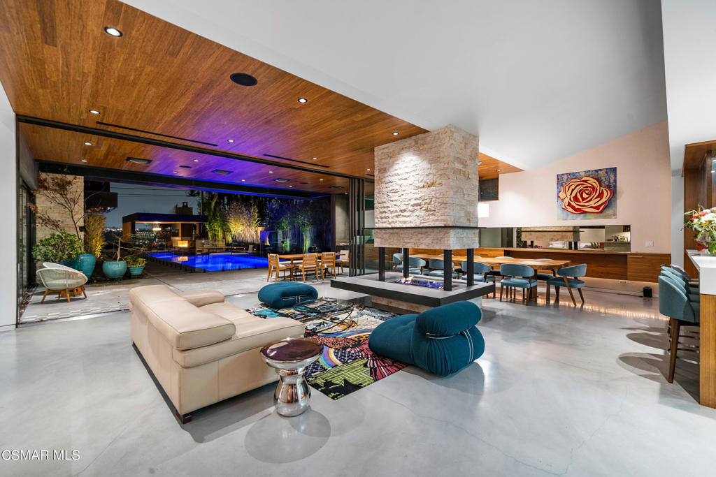 6429 Riggs Place, Los Angeles, CA 90045
