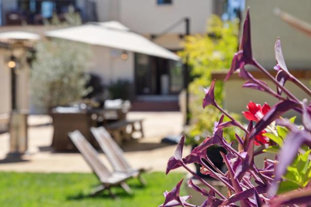20 Mariposa Avenue, Los Gatos CA: https://media.crmls.org/mediaz/960f4724-e6d3-4e77-b60a-9b3cc3351aae.jpg