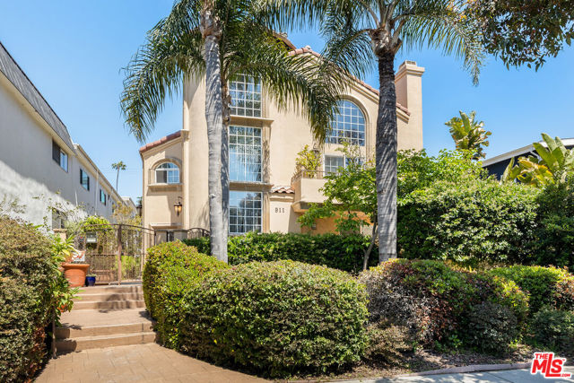 911 7th Street, Santa Monica CA: https://media.crmls.org/mediaz/960f714d-1dda-4f45-a681-b636b45ac58f.jpg