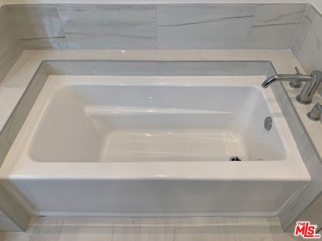 1721 GRANVILLE Avenue, Los Angeles CA: https://media.crmls.org/mediaz/960fadea-cc3e-4ed6-aaf9-12b4a62d633b.jpg