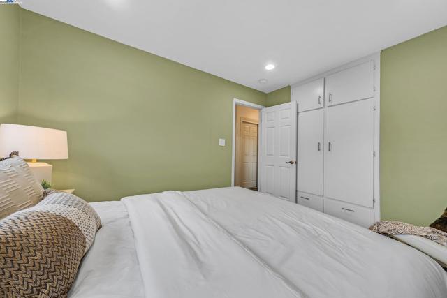 141 Peony Ct, Fremont CA: https://media.crmls.org/mediaz/960fb3a2-b6ec-464b-94d4-edad670f773a.jpg
