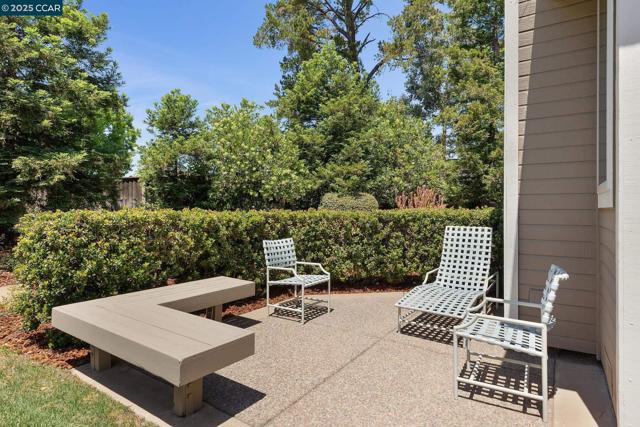 21 Mercury Ct, Pleasant Hill CA: https://media.crmls.org/mediaz/960fbba5-9937-4c95-82de-70d905edd242.jpg