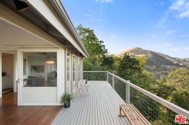 351 Wall Road, Napa CA: https://media.crmls.org/mediaz/960fe14e-c965-45d9-9322-3872f08783f1.jpg