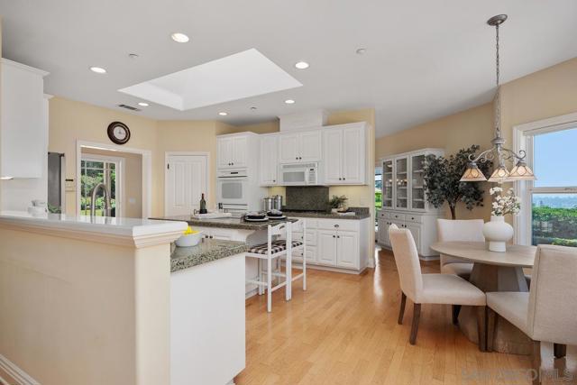 1324 Vista Colina Dr, San Marcos CA: https://media.crmls.org/mediaz/960ffb15-c45e-4dfe-bf93-6dba7bfef524.jpg