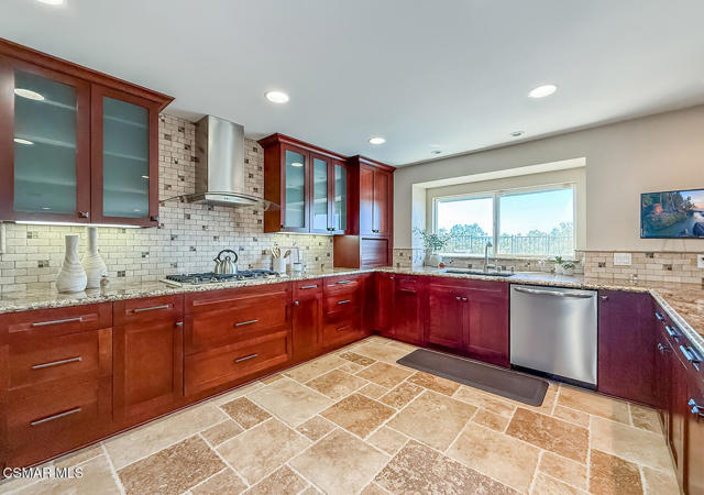 3331 Monte Carlo Drive, Thousand Oaks CA: https://media.crmls.org/mediaz/960ffe1b-17f7-4769-b82f-7c9714cb1f29.jpg