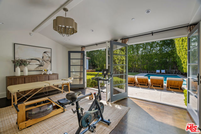 706 N Crescent Drive, Beverly Hills CA: https://media.crmls.org/mediaz/96104413-f46a-45c3-ae00-4a88dfecc0a8.jpg