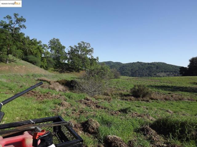 39305 Pine Mountain RD, Cloverdale CA: https://media.crmls.org/mediaz/9610d06e-9d3a-4159-ad29-95c38dcaf9a0.jpg