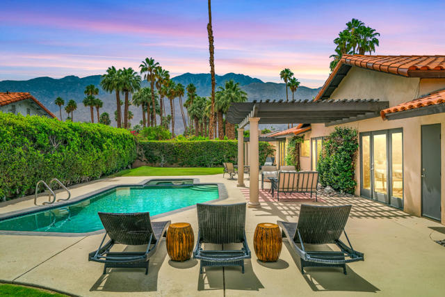 2305 E Sonora Road, Palm Springs CA: https://media.crmls.org/mediaz/961101b8-6bcf-4b93-99fc-a2209525d3eb.jpg
